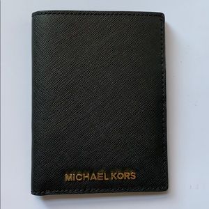 Michael Kors leather passport holder ✈️🏖